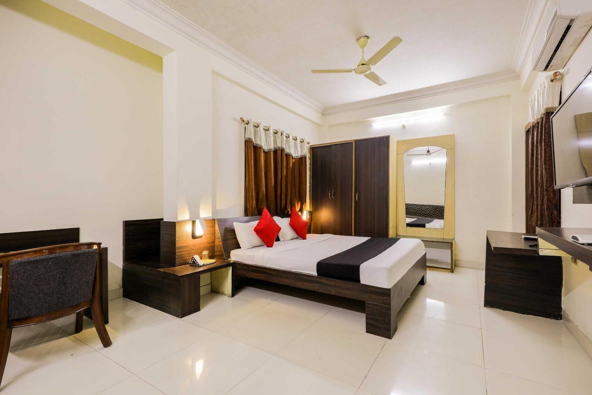 Collection O 3761 Hotel Shree Datta Indore Exterior foto