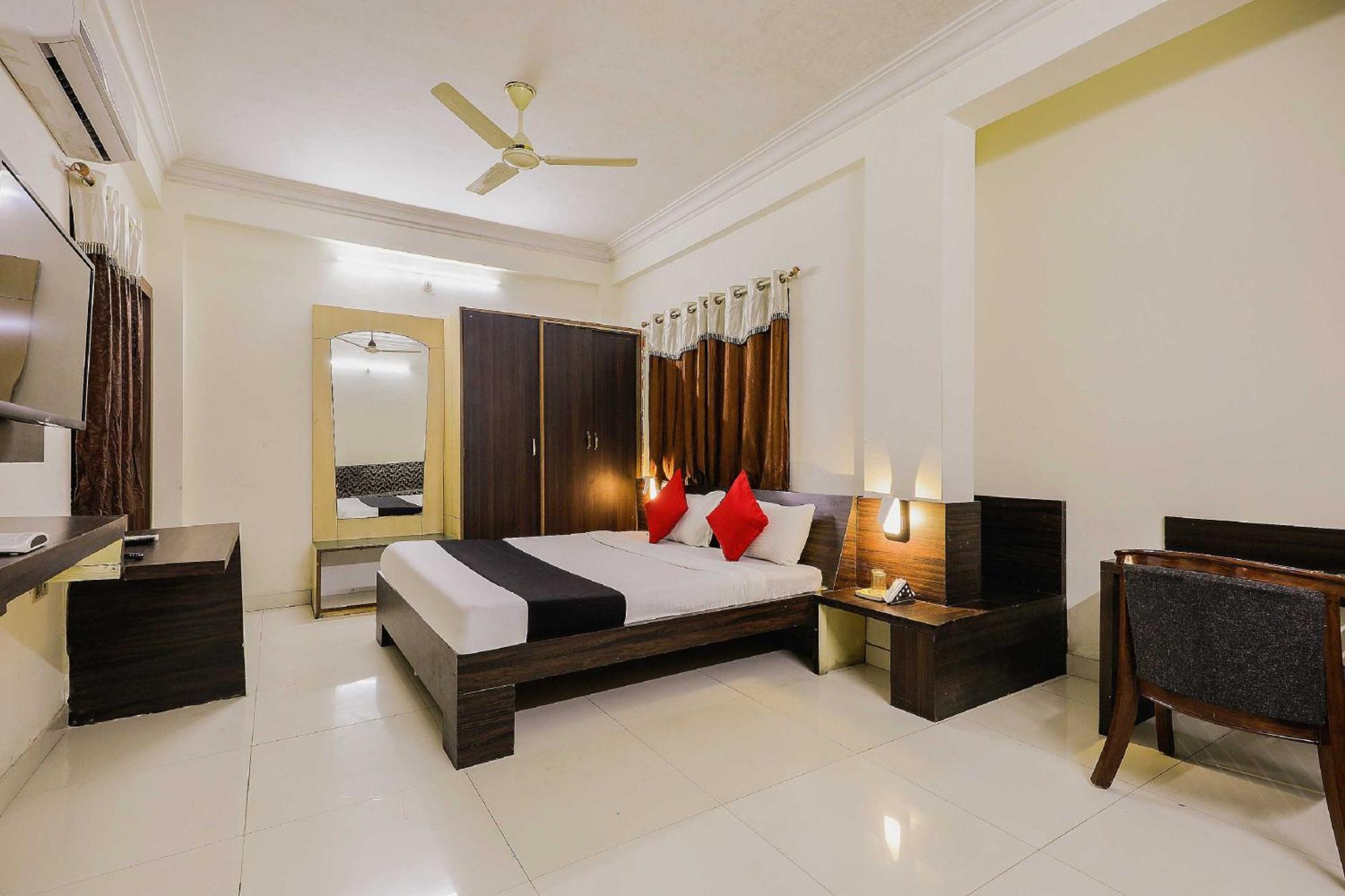Collection O 3761 Hotel Shree Datta Indore Exterior foto
